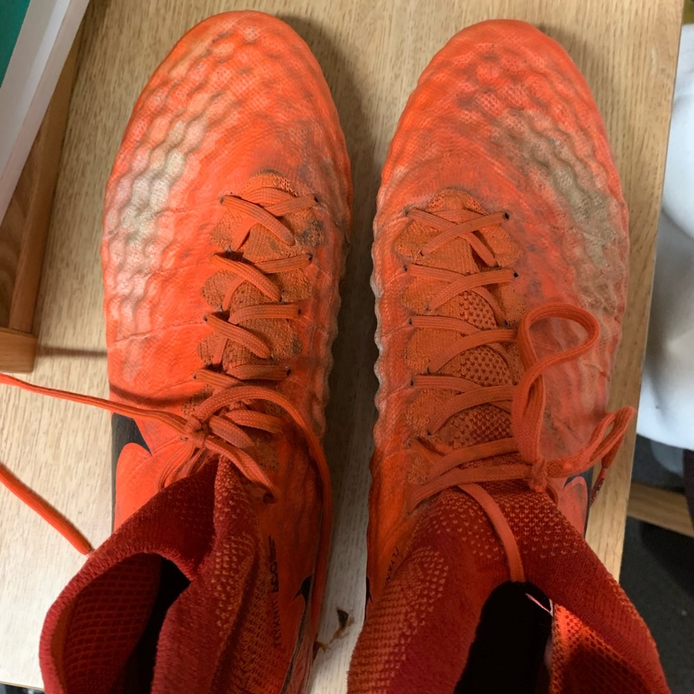 Magista obra soccer cleats